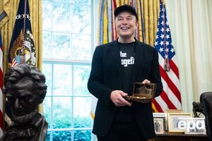 Маск вимагає багатомільйонних компенсацій