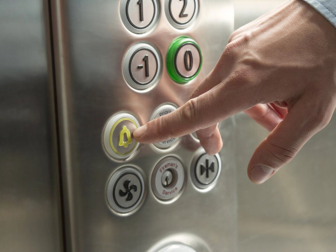 Во время блэкаутов ремонтные бригады едут на вызовы последовательно, поэтому ожидание может занять какое-то время