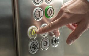 Во время блэкаутов ремонтные бригады едут на вызовы последовательно, поэтому ожидание может занять какое-то время