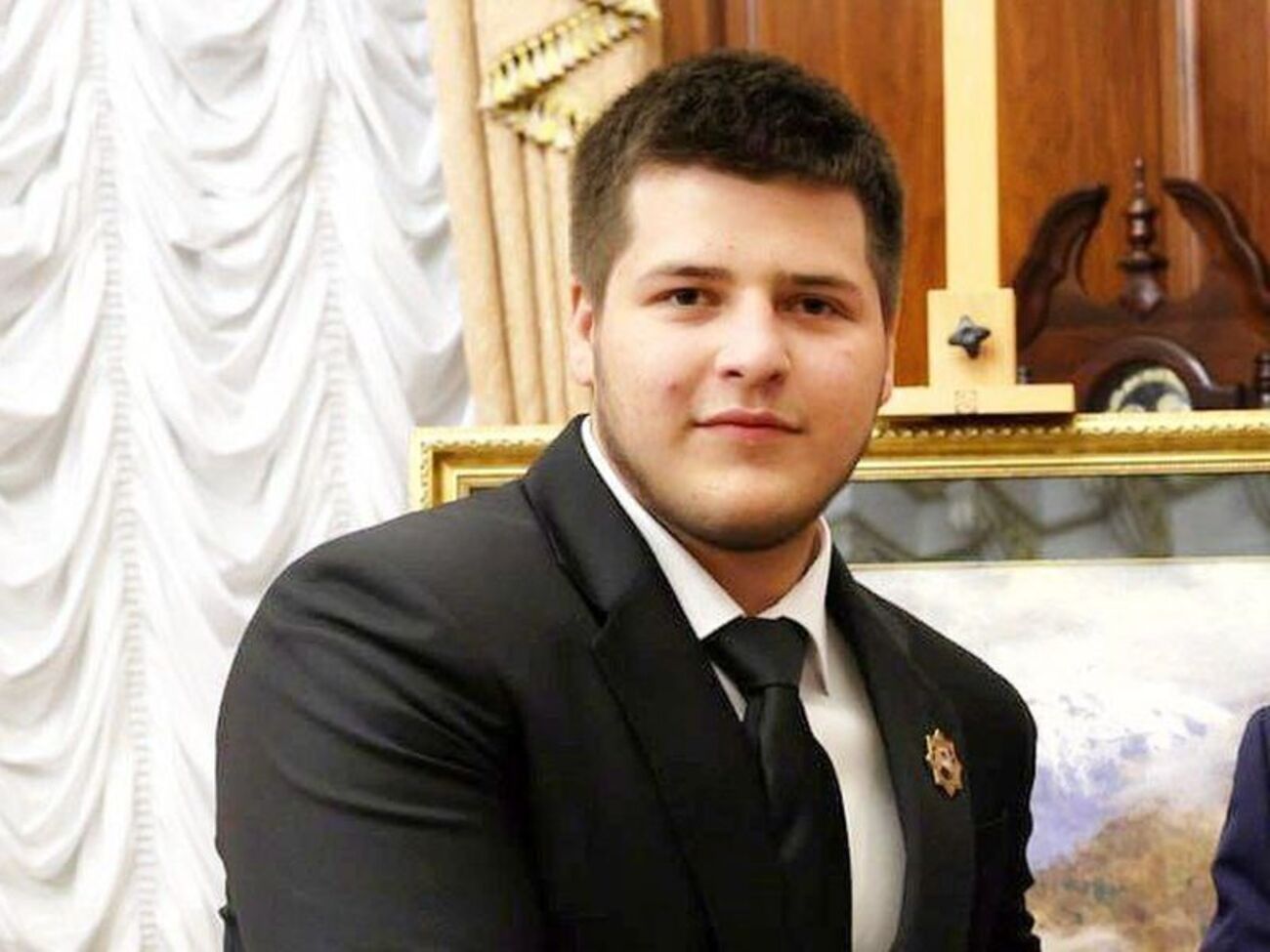 Сина Кадирова показали у відео