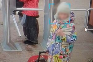 В заранее оговоренное время школьницы собрали чемоданы и самостоятельно отправились в путь, не сообщив родителям