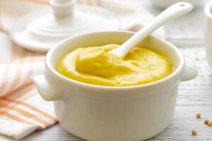 Храните медово-горчичную заправку в холодильнике