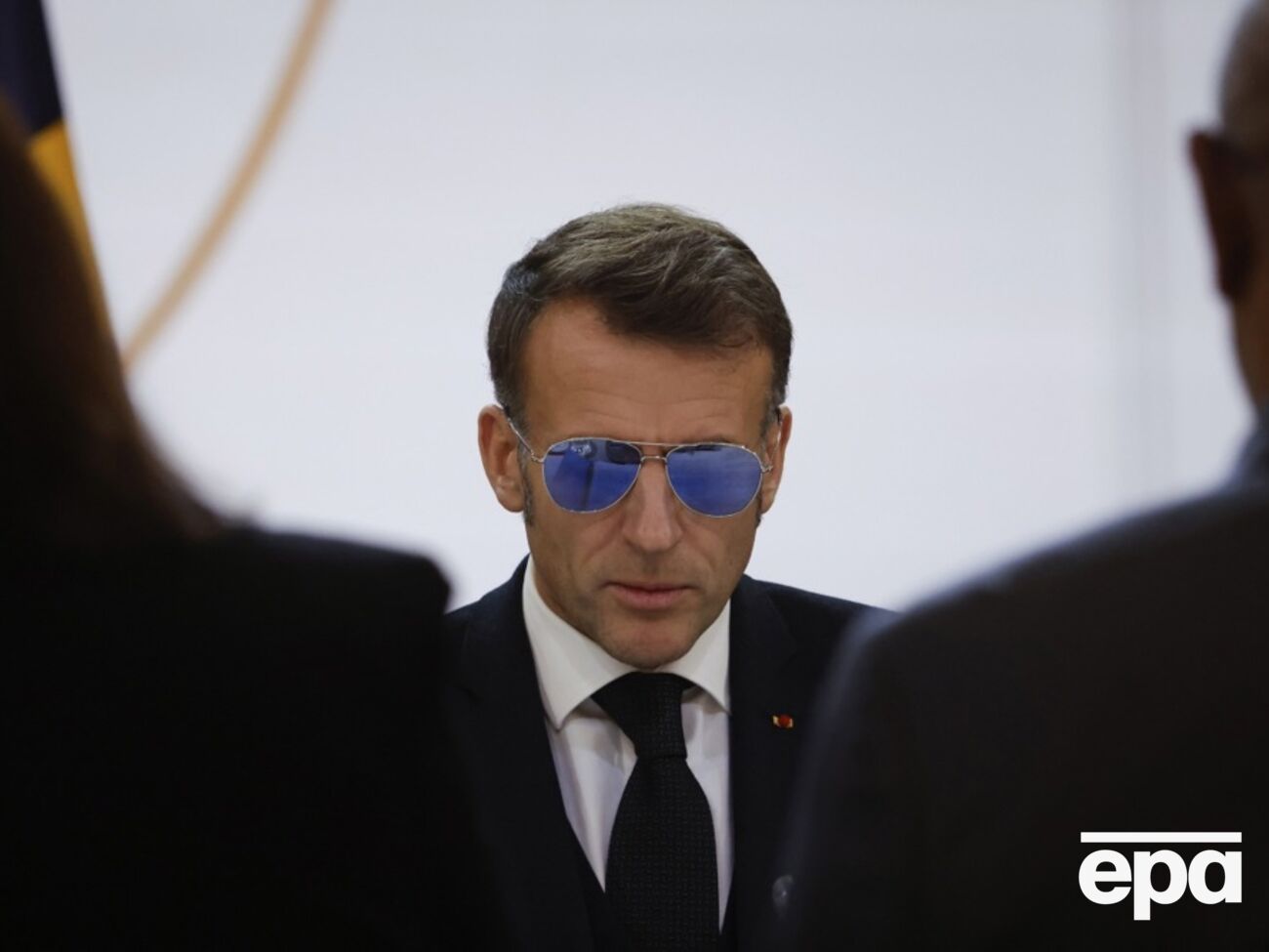 Макрон назвав проблему з оком "дрібною"