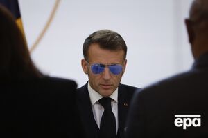 Макрон назвав проблему з оком "дрібною"