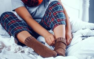 Треба надівати дві пари шкарпеток