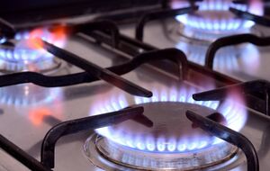 Опаснее всего включать газовую плиту для обогрева на ночь и ложиться спать