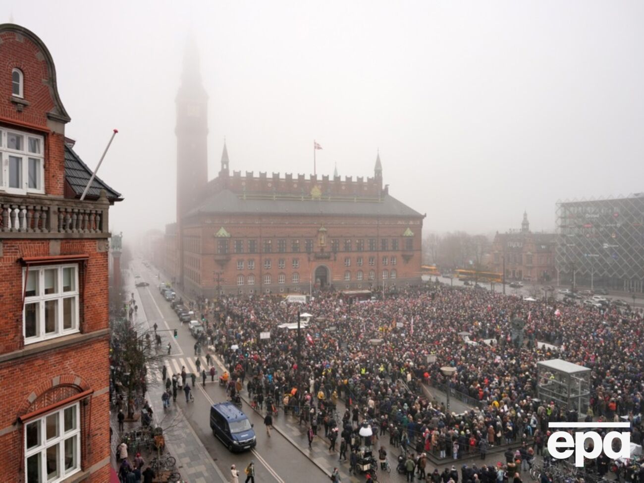 По оценке организаторов, в акции только в Копенгагене приняло участие более 20 тыс. человек