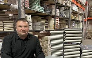 Зачем играть в героя анекдота, который должен трусы натянуть или крестик снять?