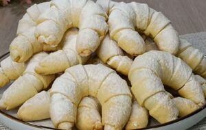 Выпекайте рогалики в разогретой до 180 °С духовке в течение 25 минут