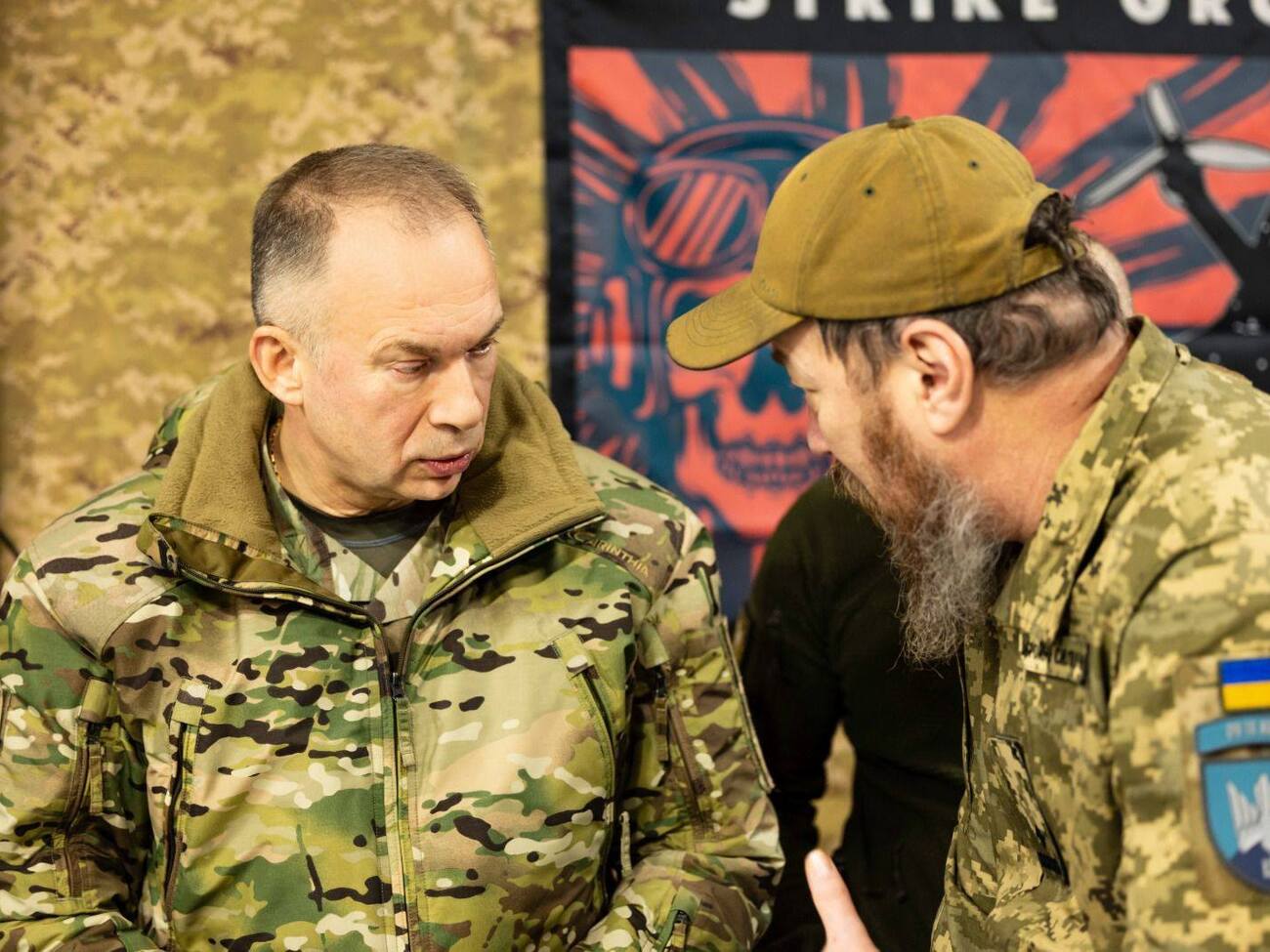 Сирський заявив, що українські військові стримують окупантів