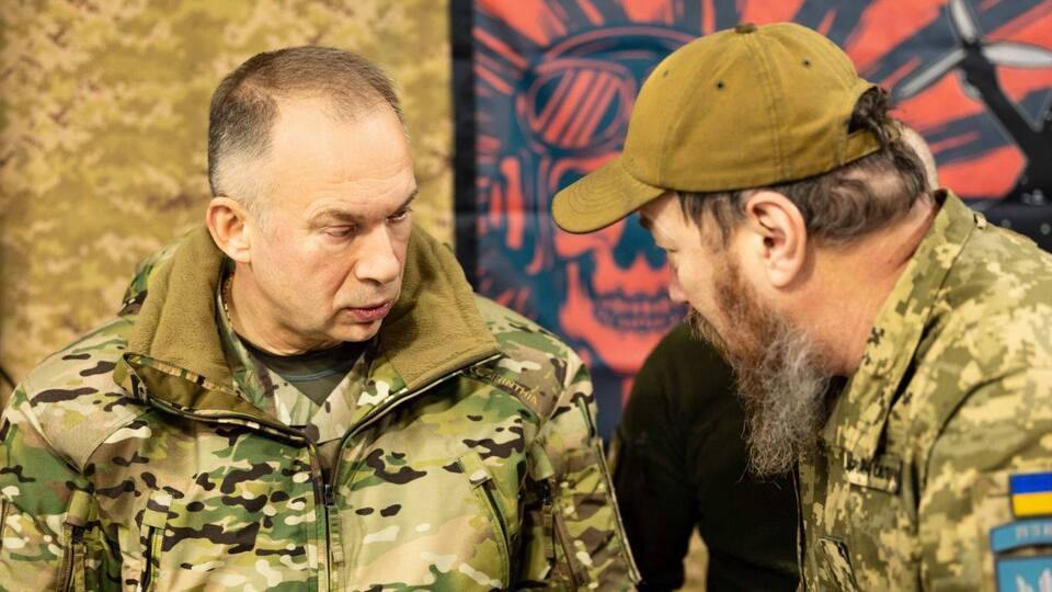 Сирський заявив, що українські військові стримують окупантів
