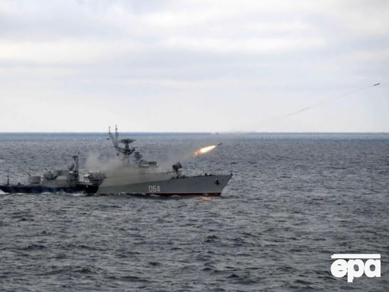 Российские корабли не осуществляют активность в море из-за неблагоприятной погоды, заявил Плетенчук