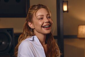 Тина Кароль заявила, что поддерживает Елену Тополю