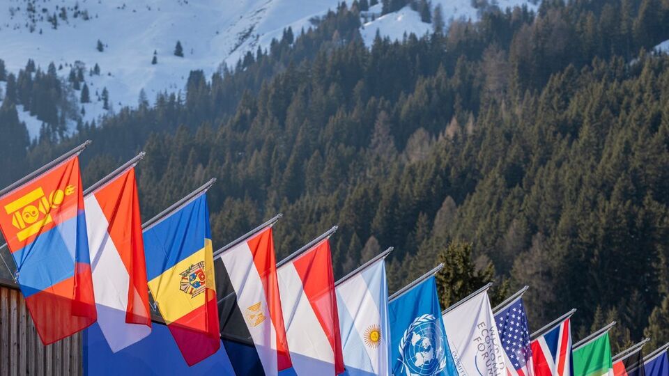 По данным СМИ, лидеры ЕС в Давосе отменяют свои брифинги по Украине