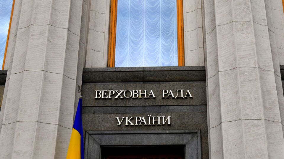 Политические силы Валерия Залужного, Петра Порошенко и Владимира Зеленского лидируют в соцопросе исследовательской компании Active Group