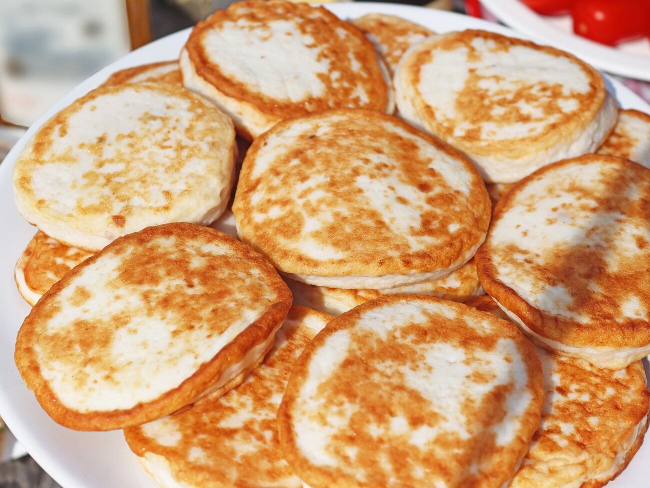 Оладьи жарят на небольшом количестве растительного масла