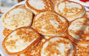 Оладьи жарят на небольшом количестве растительного масла