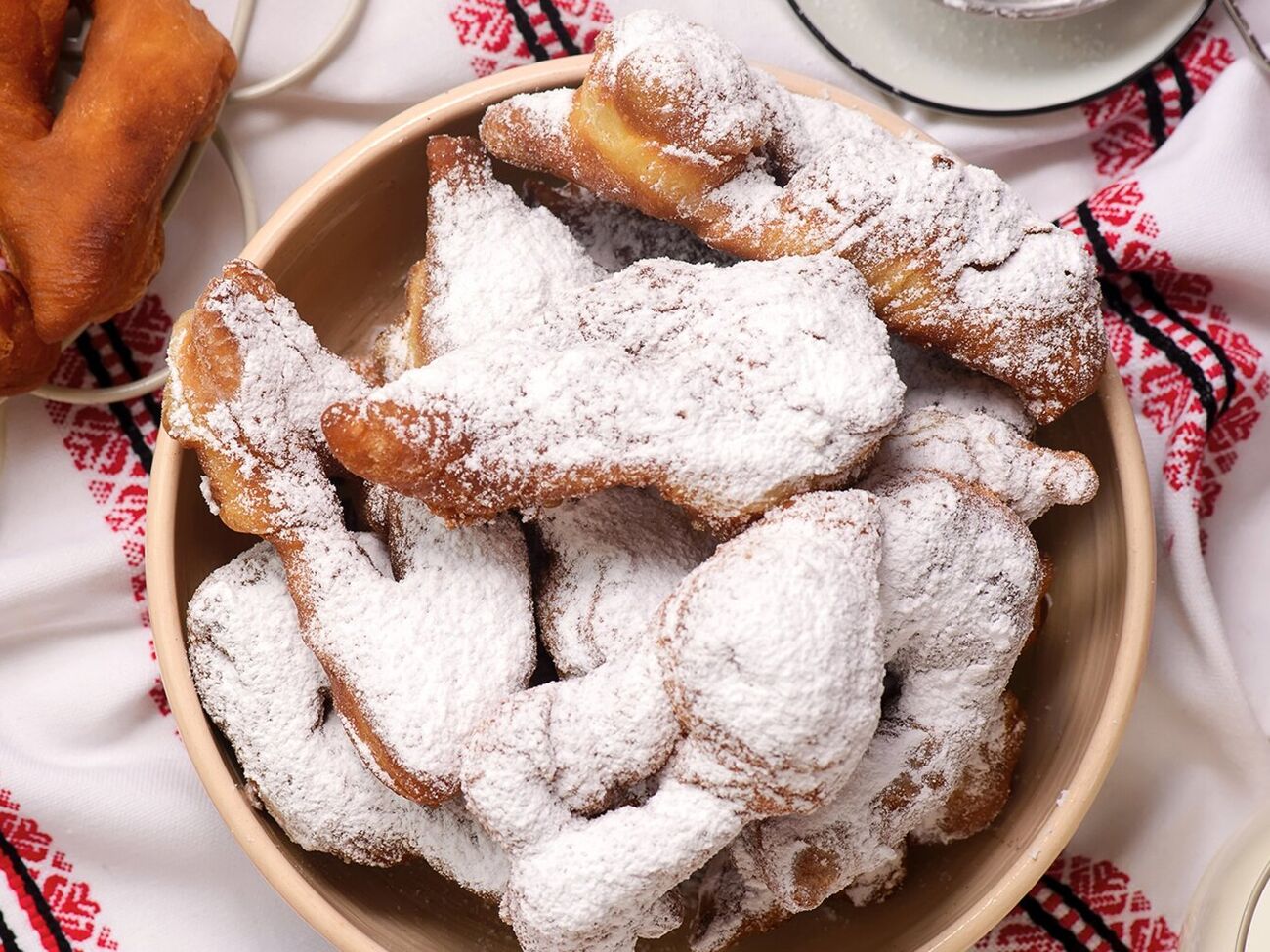 Для тіста знадобиться 250 мл кефіру