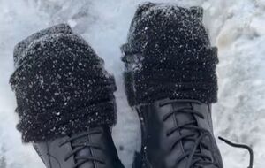 Блогер посоветовала надеть на переднюю часть зимней обуви старые носки