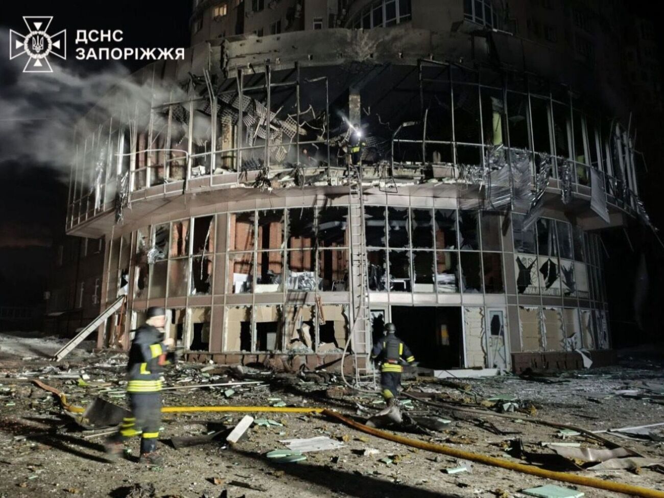 У ДСНС пояснили, що РФ атакувала Запоріжжя кількома хвилями