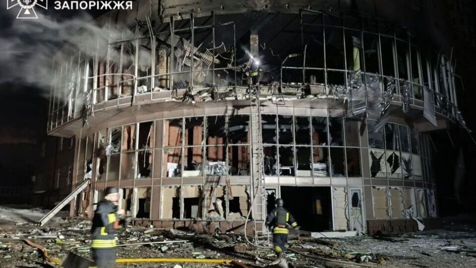 У ДСНС пояснили, що РФ атакувала Запоріжжя кількома хвилями