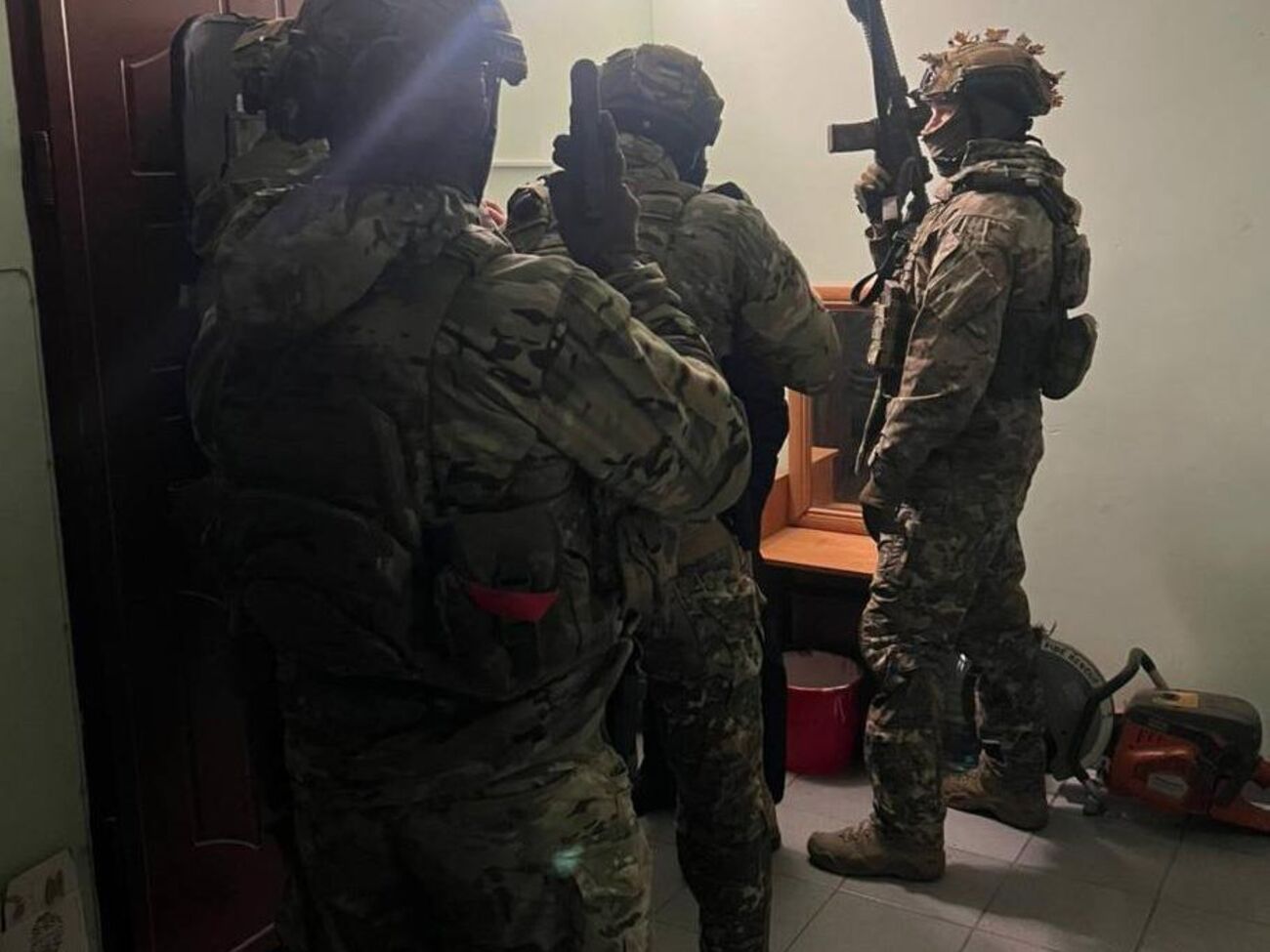 По данным следствия, группа планировала завозить до 2 кг кокаина еженедельно, стоимость одной партии на черном рынке – $200 тыс.