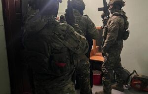 По данным следствия, группа планировала завозить до 2 кг кокаина еженедельно, стоимость одной партии на черном рынке – $200 тыс.