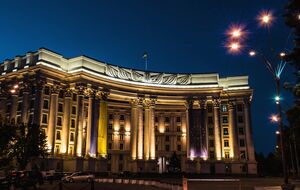 Усім українським послам доручено захищати гідність України, зазначили в МЗС України