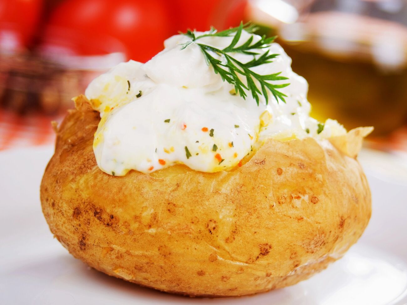 Соус придает картофелю новый вкус