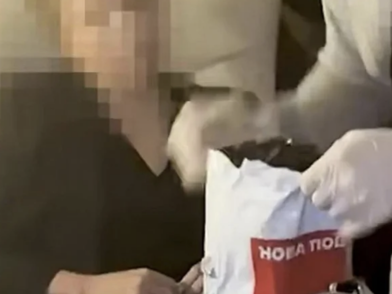 Следователи НАБУ изъяли во время обысков в офисе "Батьківщини" $40 тыс., спрятанные в пакете от "Новой почты"