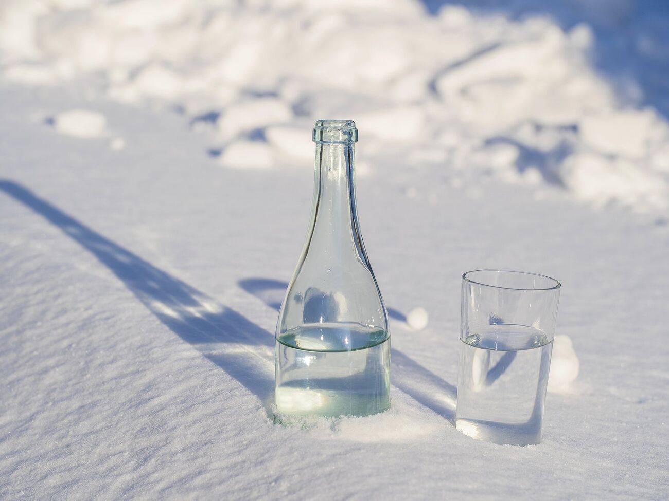 Воду из снега нужно довести до кипения и только потом употреблять