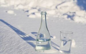 Воду из снега нужно довести до кипения и только потом употреблять