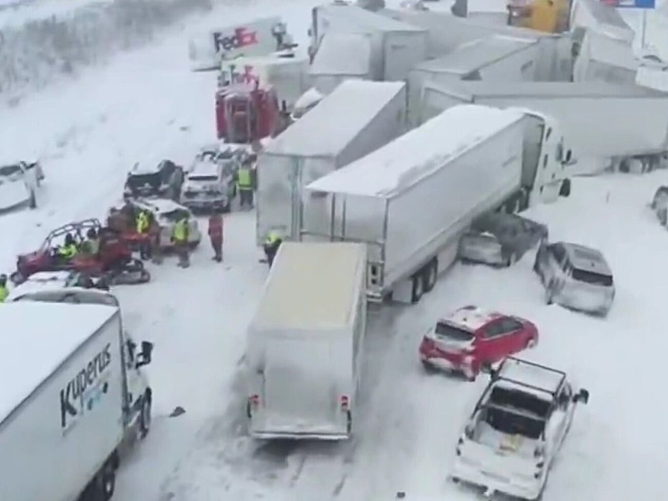 В масштабную аварию попало, в частности, более 30 грузовиков