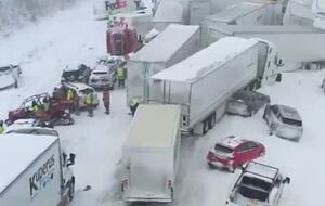 В масштабную аварию попало, в частности, более 30 грузовиков