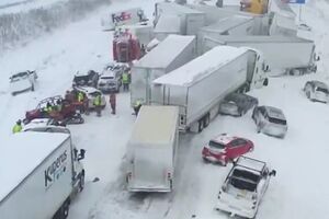 В масштабную аварию попало, в частности, более 30 грузовиков