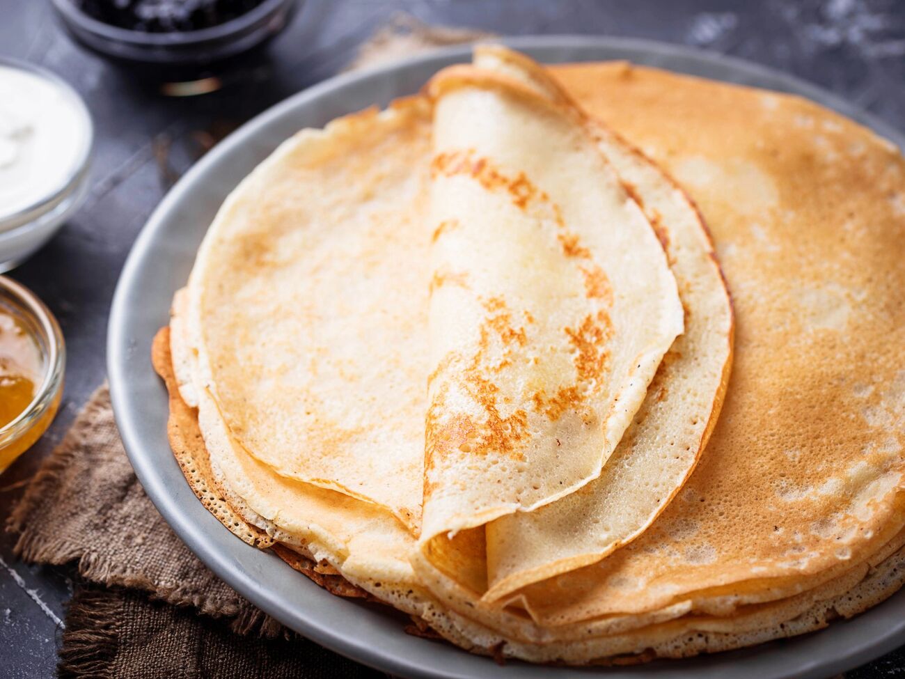 Для тіста візьміть чотири яйця