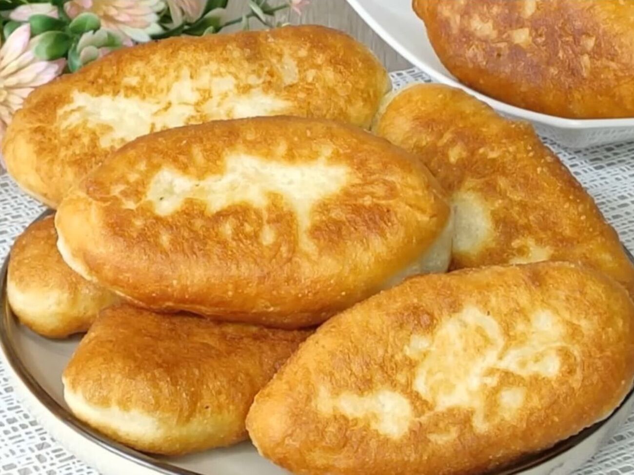 Пирожки нужно жарить на среднем огне