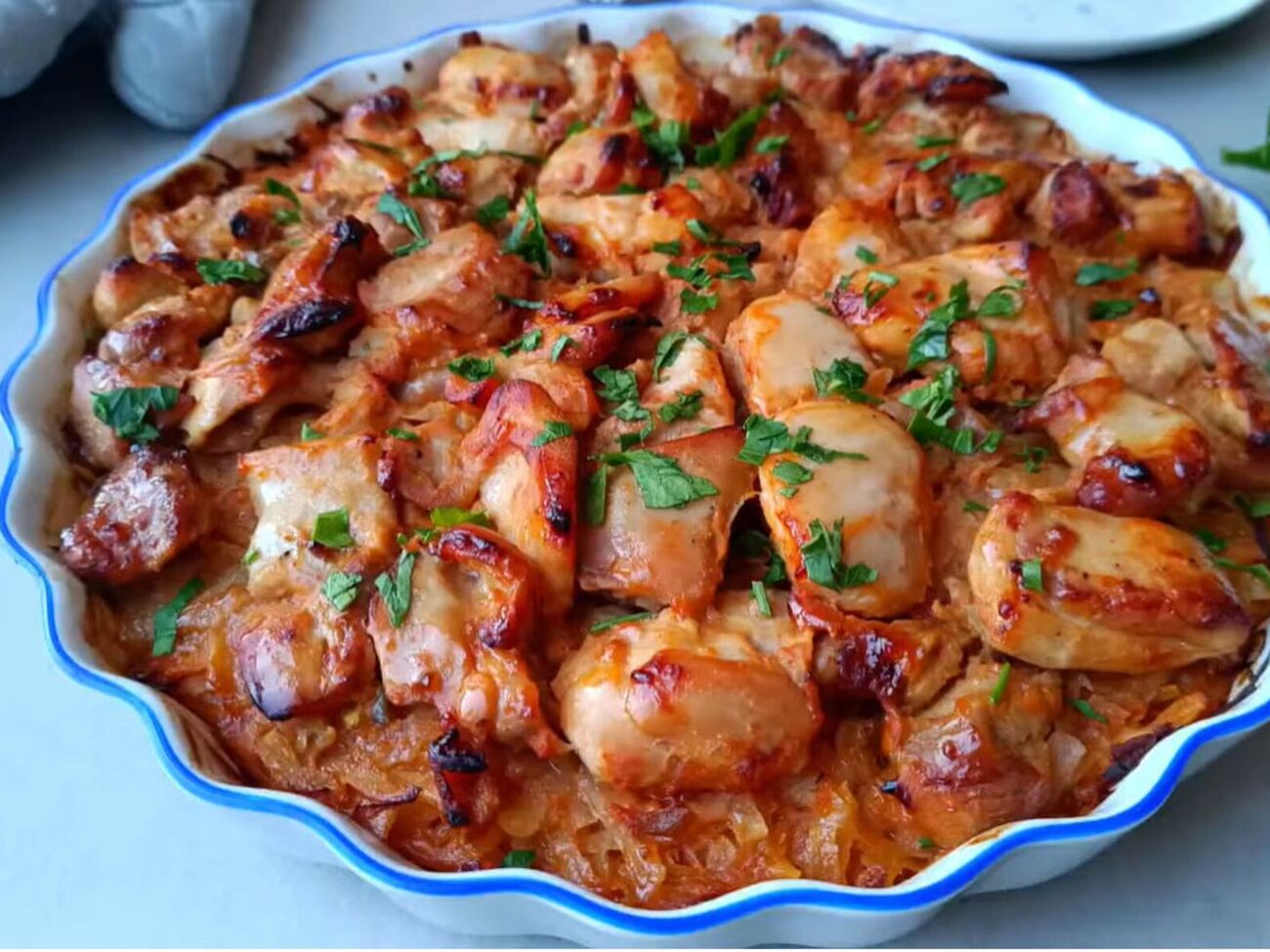 Запекайте мясо с овощами в разогретой до 180 °C духовке 50 минут