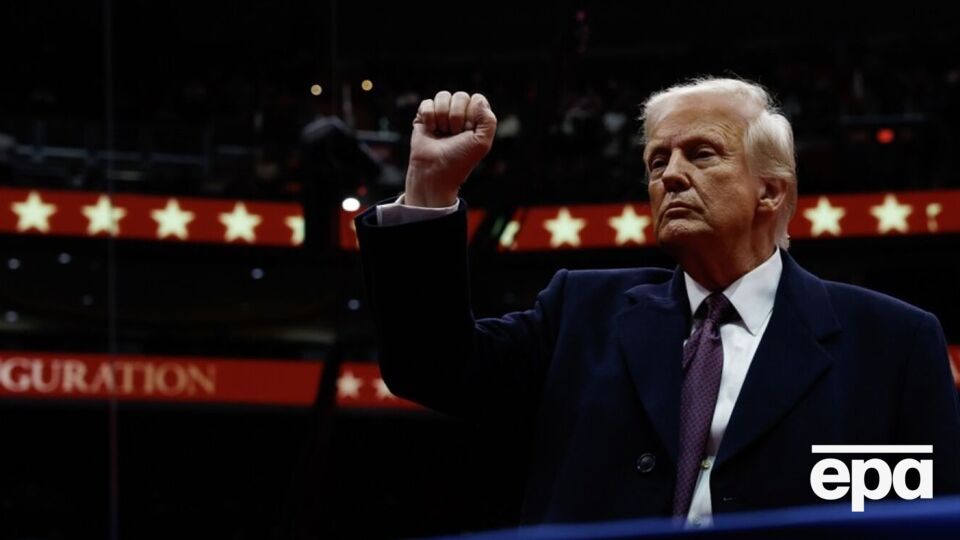 Трамп заявив, що не поїде в Париж, а Макрон – що покине Давос до приїзду туди президента США