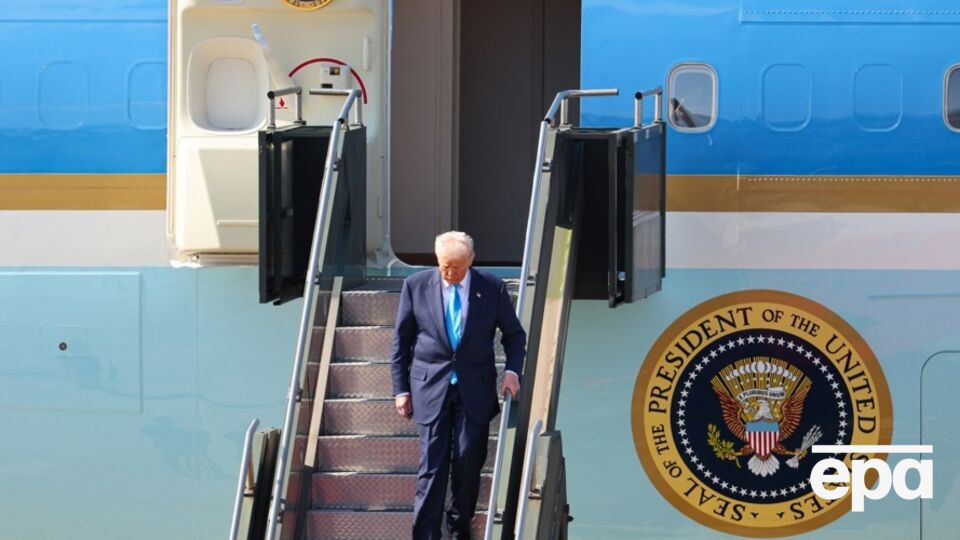 Трамп пересядет на другой борт, пишет CNN