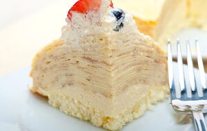 Млинці перемазують кремом