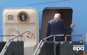 Президент США пересів на резервний борт