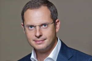 По данным СМИ и нардепа Ярослава Железняка, речь идет о Ростиславе Шурме