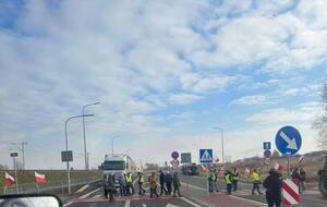 Блокировка автодороги, ведущей к ПП "Долгобычув – Угринов", ожидается с 12.00 до 16.30