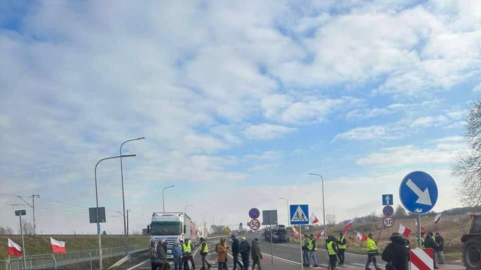 Блокировка автодороги, ведущей к ПП "Долгобычув – Угринов", ожидается с 12.00 до 16.30