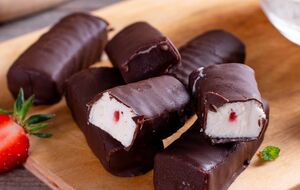 Для десерту можете взяти чисту воду або додати до неї лаванду