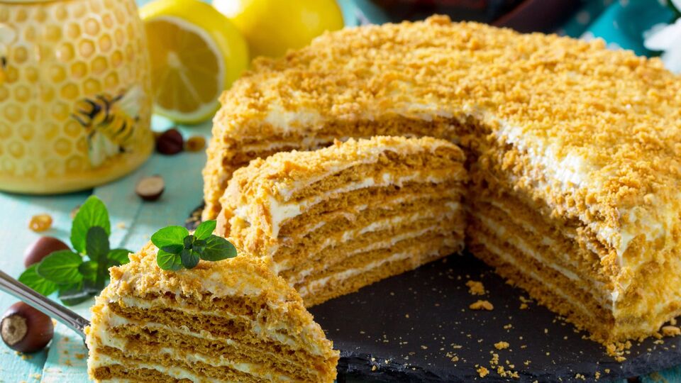 Для торта понадобится 280 г муки