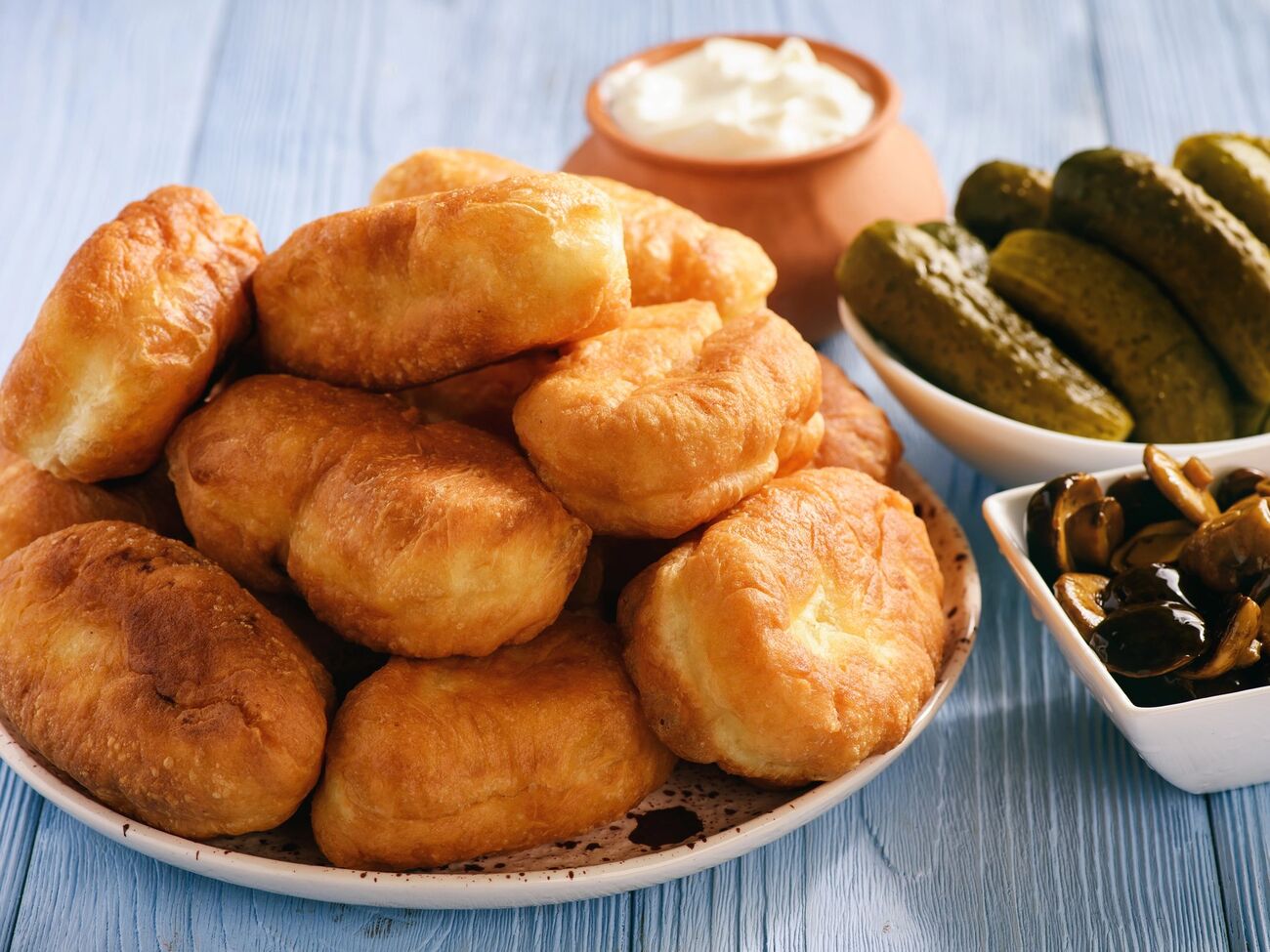 Для теста возьмите 50 г дрожжей