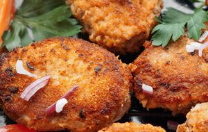 Обсмажте капустяники на розігрітій сковороді з двох боків до рум'яної скоринки