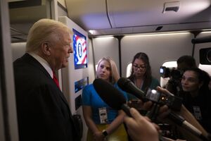 Трамп сообщил, что "принимает много аспирина"